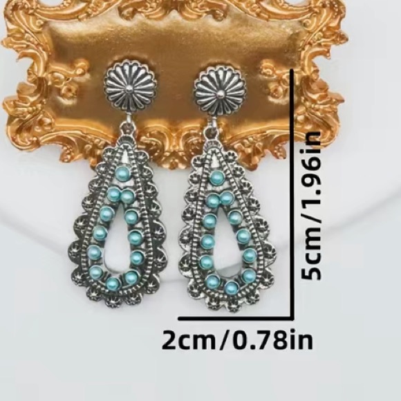 Boho Vintage Style Waterdrop Dangle
Pierced Earrings Silver and Blue New - Picture 9 of 11